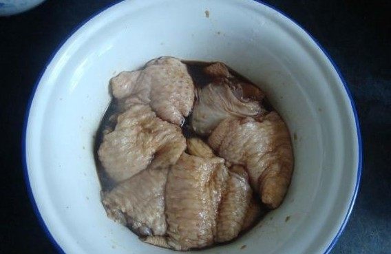 鲜蔬脱骨鸡翅步骤3