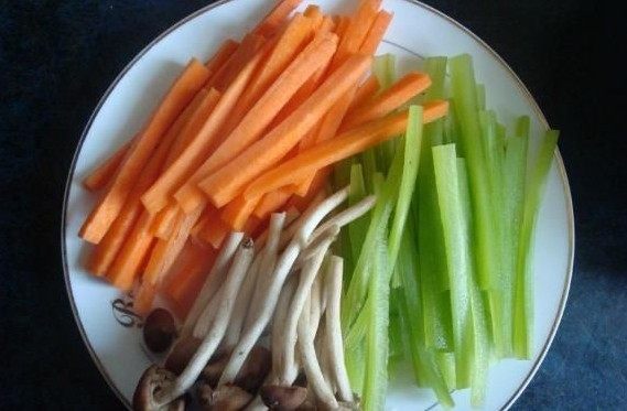 鲜蔬脱骨鸡翅步骤4
