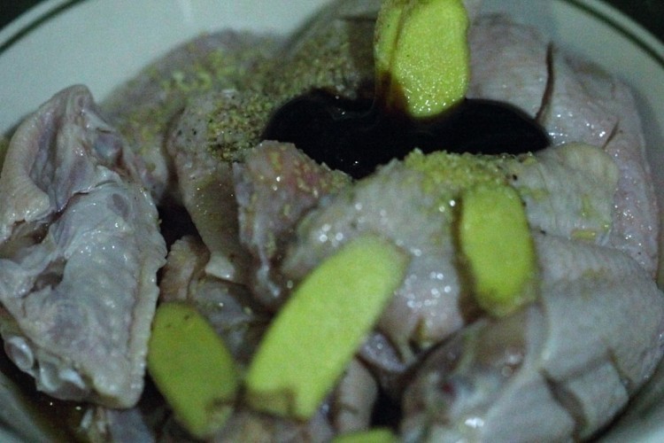 灯笼椒鸡翅步骤2
