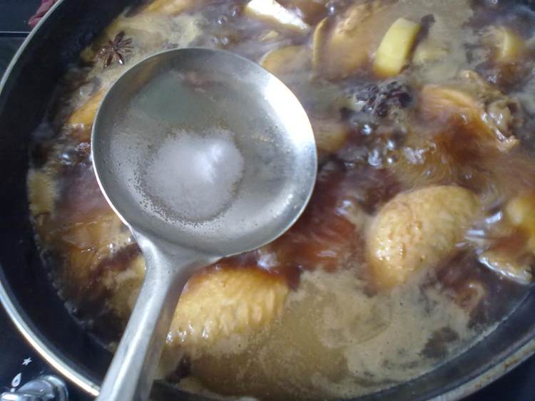 粉皮鸡翅炖土豆步骤7