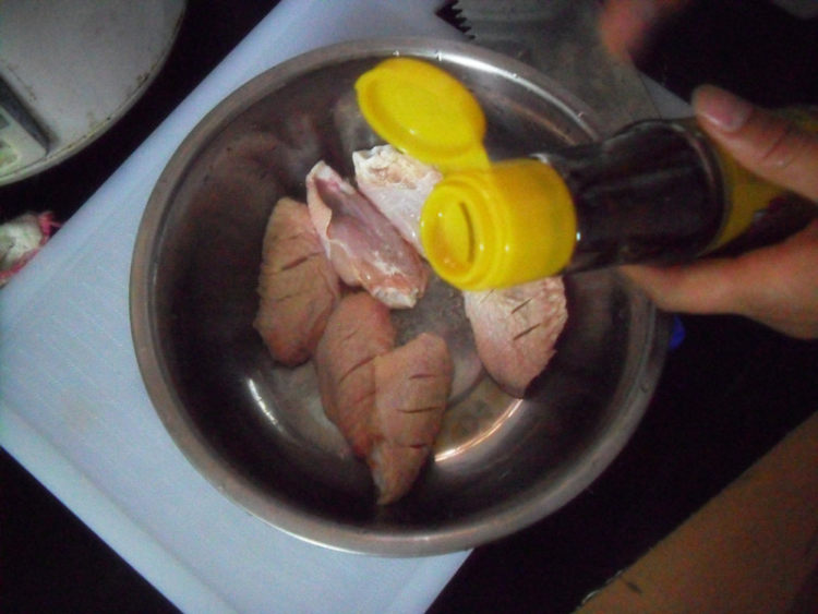 电饭锅烤鸡翅步骤3