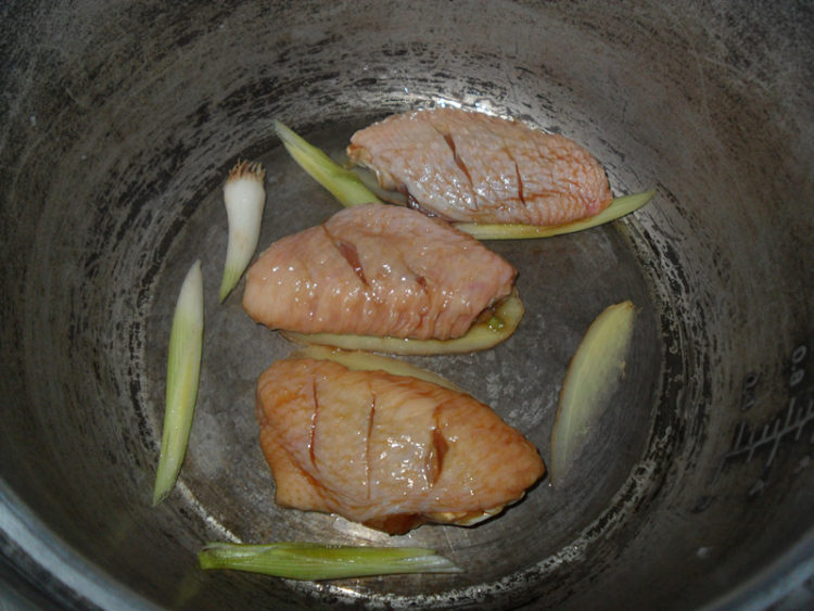 电饭锅烤鸡翅步骤7
