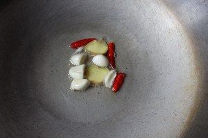 豆角焖鸡翅步骤4