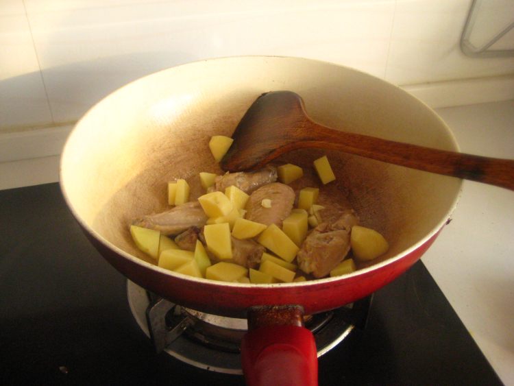 鸡翅土豆汤步骤5