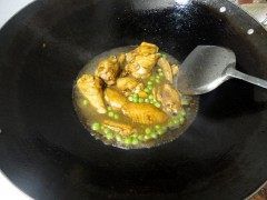 豌豆香菇焖鸡翅步骤6