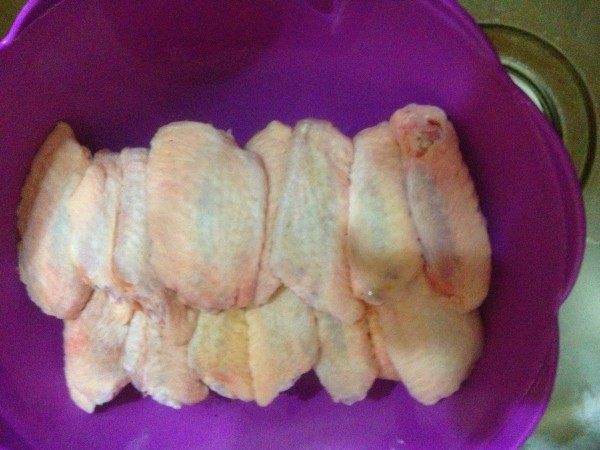 榛蘑炖鸡翅步骤3