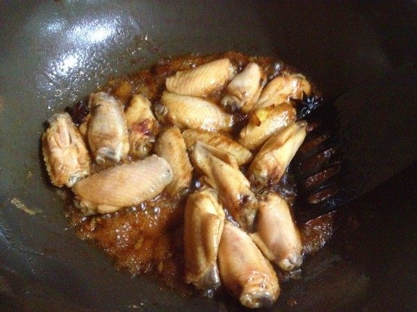 榛蘑炖鸡翅步骤7