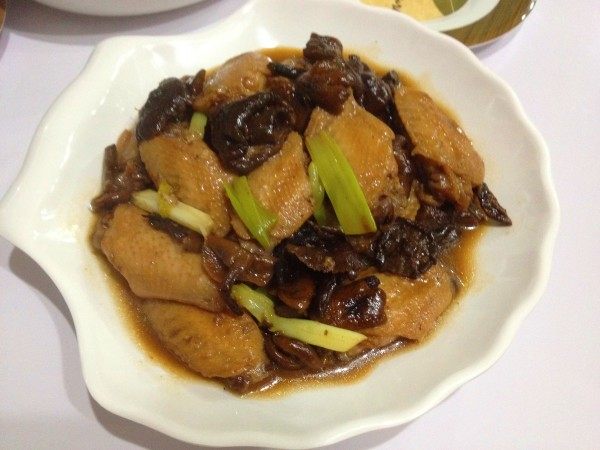 榛蘑炖鸡翅步骤11