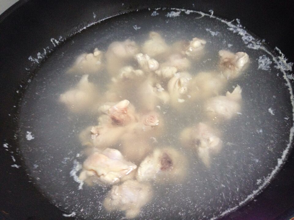 香菇烧鸡腿肉步骤3