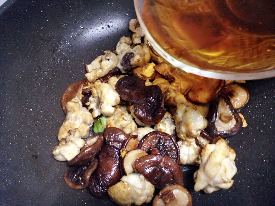 香菇烧鸡腿肉步骤9