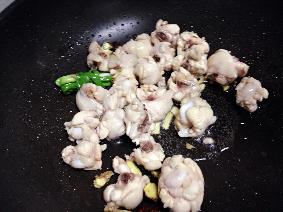 香菇烧鸡腿肉步骤6