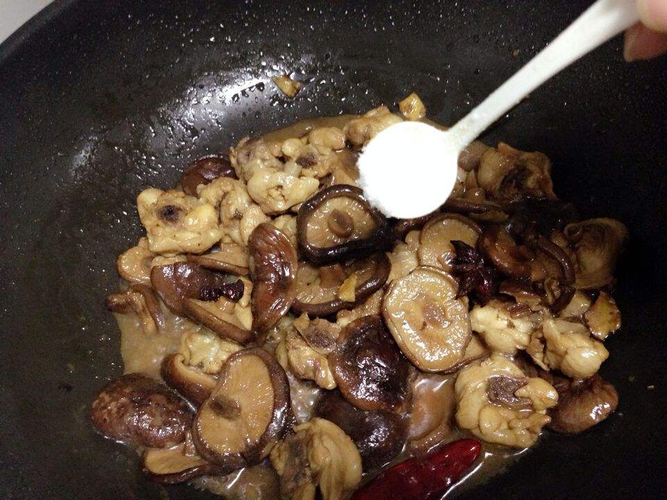 香菇烧鸡腿肉步骤11