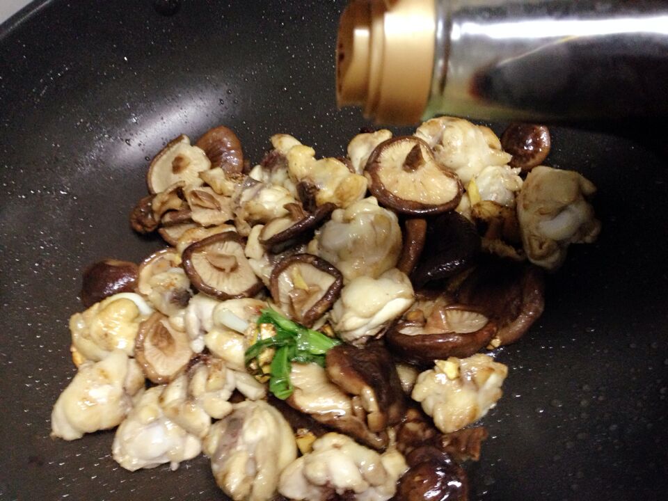 香菇烧鸡腿肉步骤8