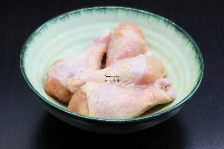 蒜香盐焗鸡腿步骤2
