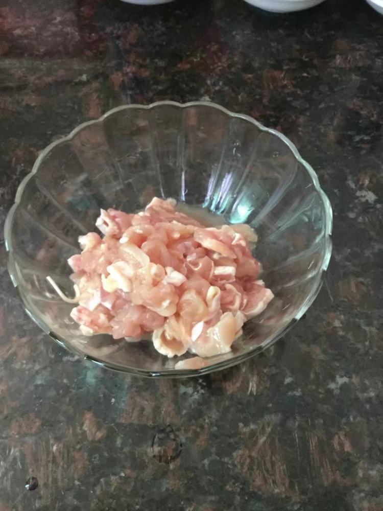 炸酱青菜面步骤1