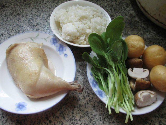鸡毛菜香菇鸡腿泡饭步骤1