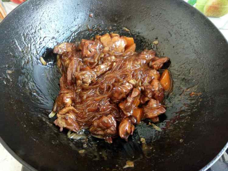 鸡块炖粉条步骤7