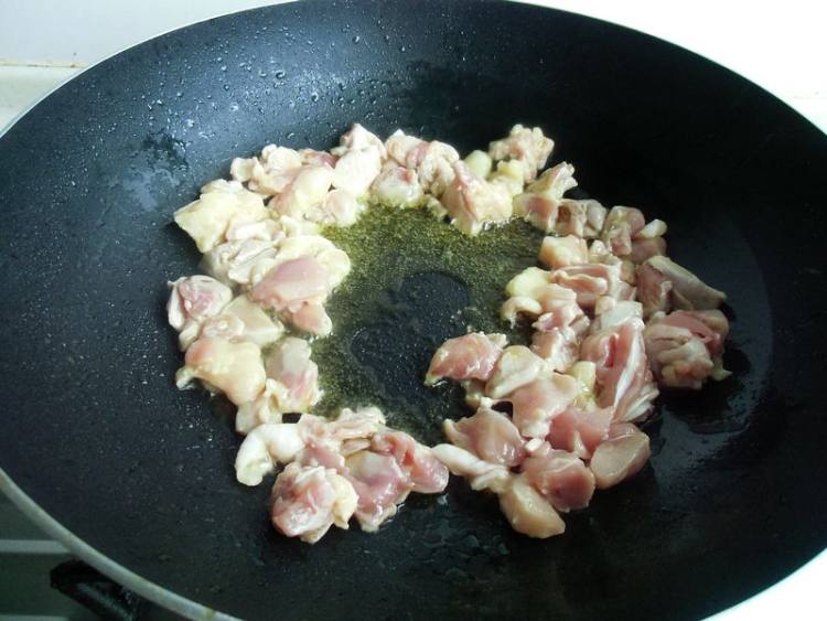 黄瓜焖鸡肉步骤5