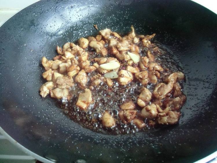 黄瓜焖鸡肉步骤6