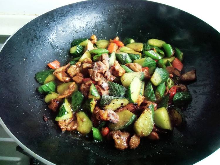 黄瓜焖鸡肉步骤10