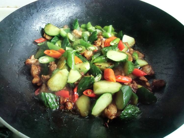 黄瓜焖鸡肉步骤9