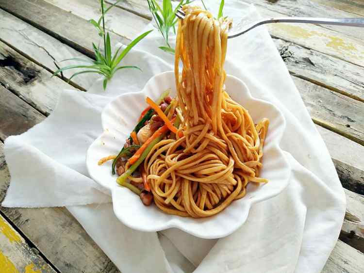 鸡肉丁酱油炒面步骤14