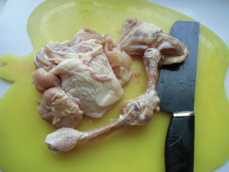 毛豆焖鸡肉步骤2