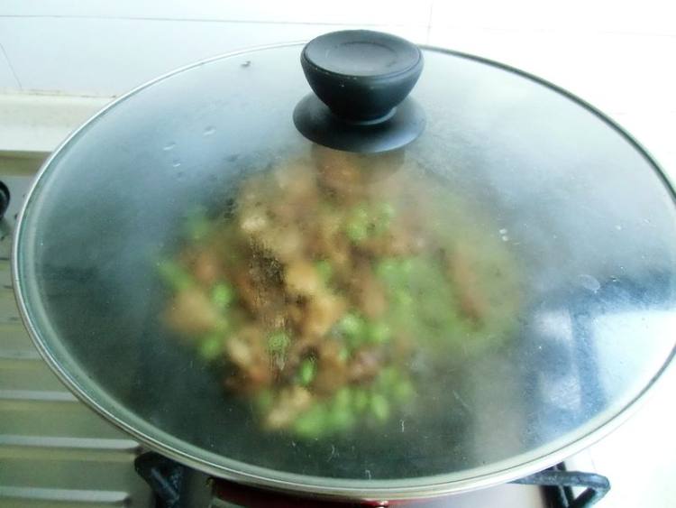 毛豆焖鸡肉步骤10