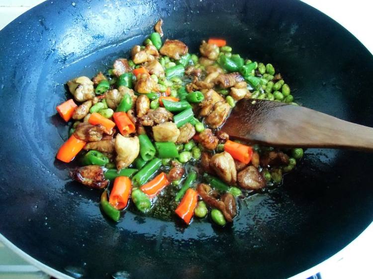 毛豆焖鸡肉步骤13