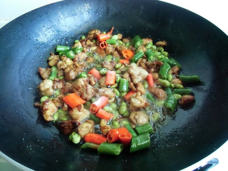 毛豆焖鸡肉步骤12