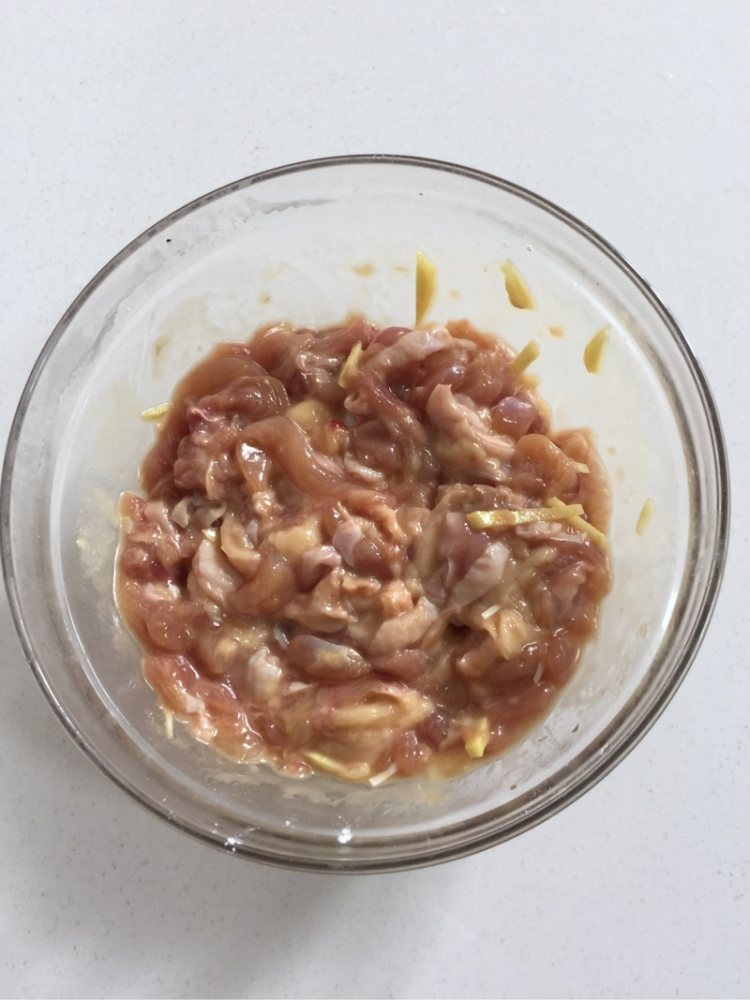 豇豆爆鸡肉步骤3