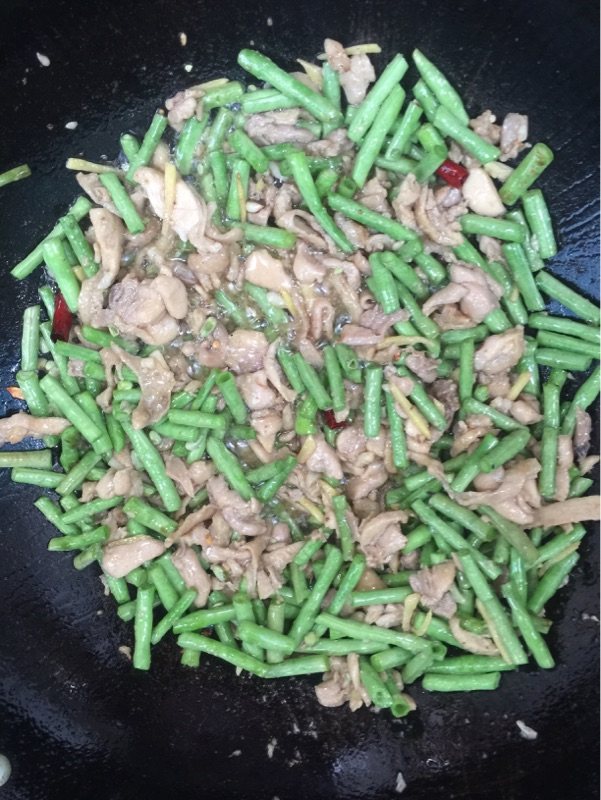 豇豆爆鸡肉步骤8