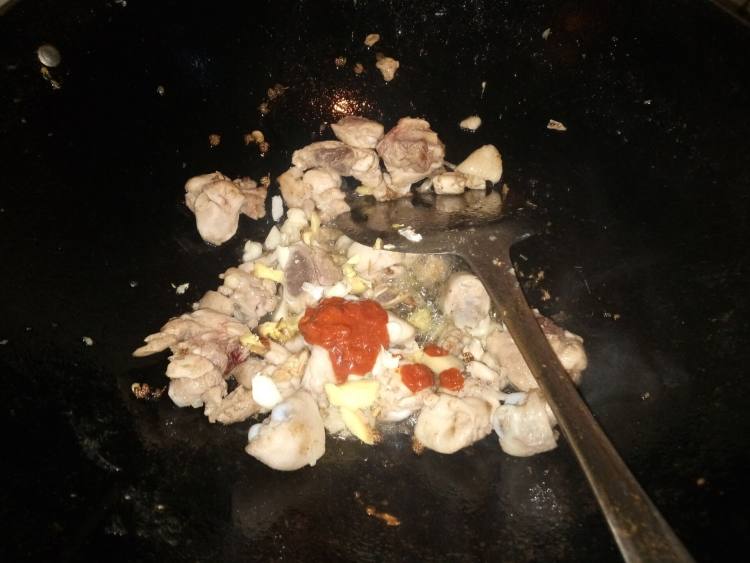 鸡腿肉烧小土豆步骤3