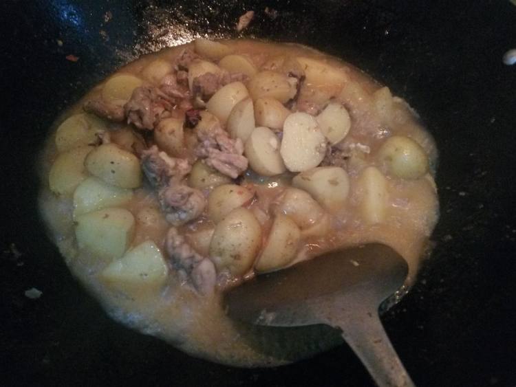 鸡腿肉烧小土豆步骤9