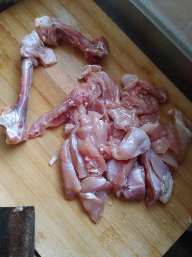 辣炒鸡腿土豆步骤1
