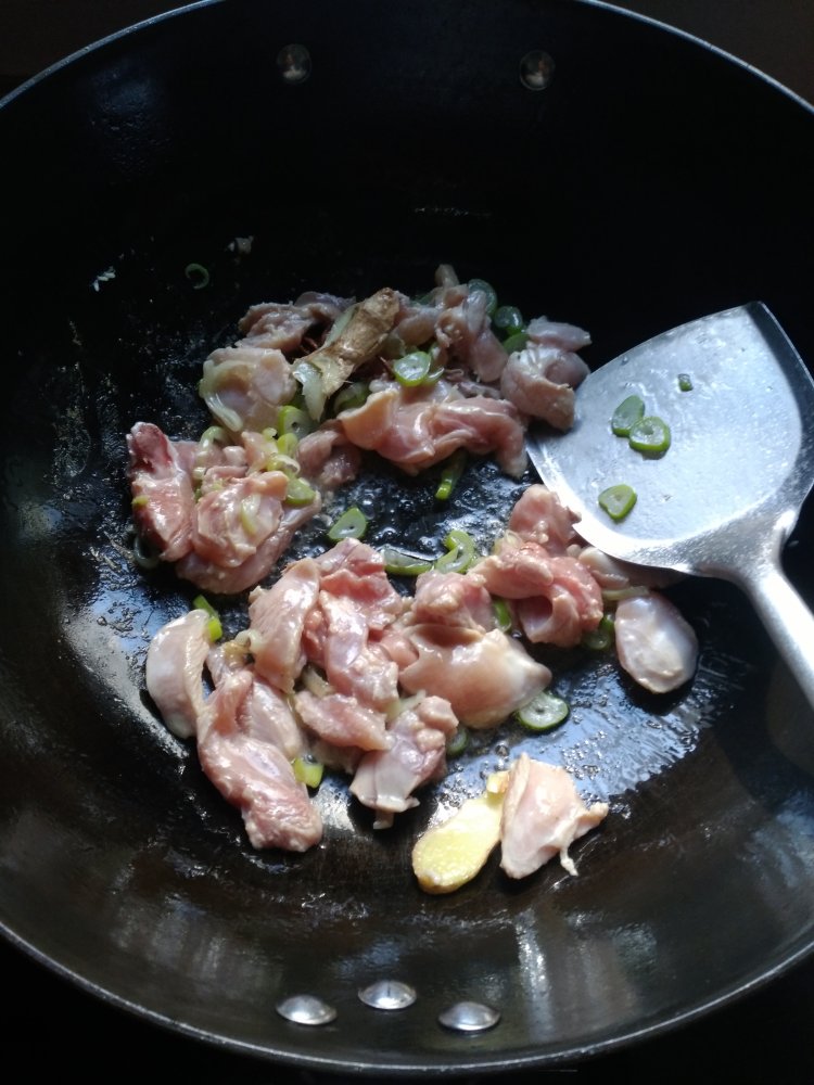 辣炒鸡腿土豆步骤5