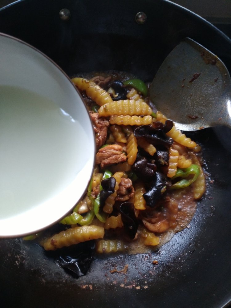 辣炒鸡腿土豆步骤10