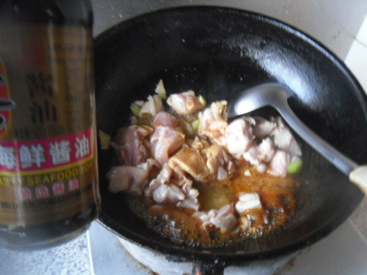 蘑菇炖小鸡步骤4