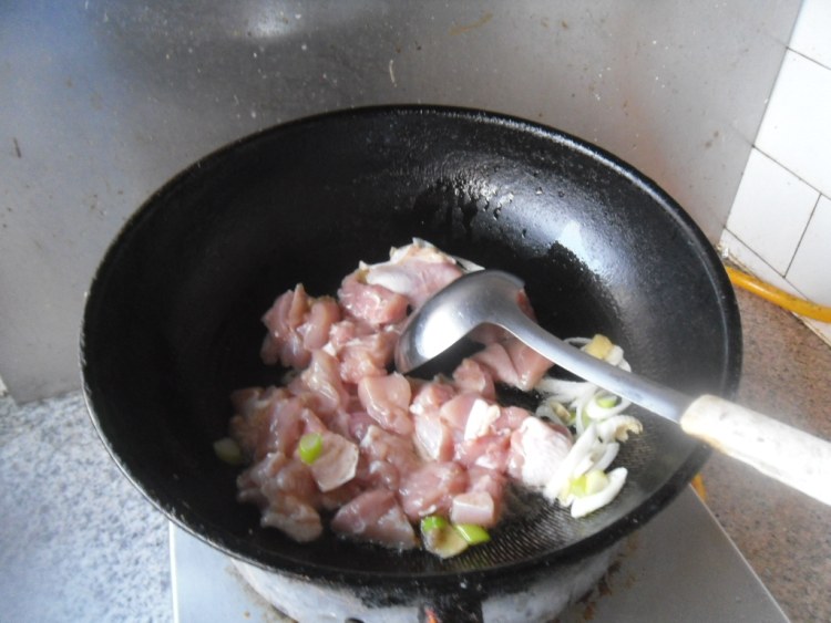 蘑菇炖小鸡步骤3