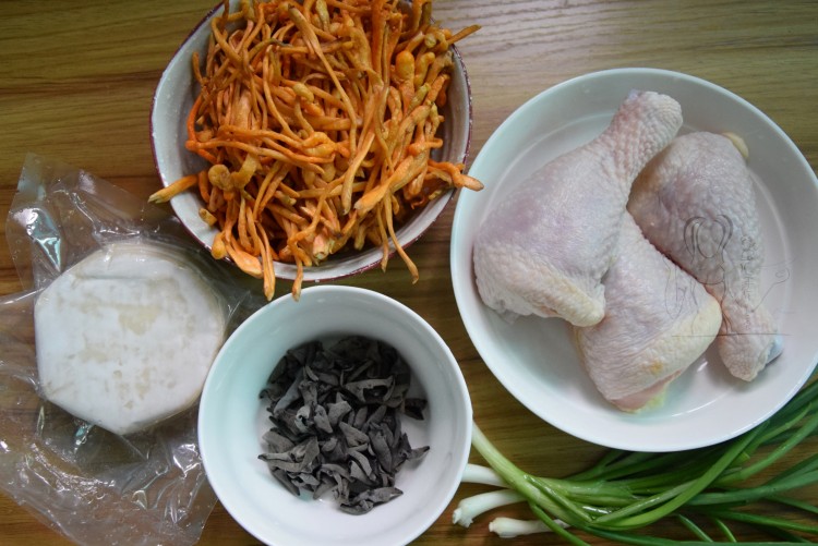 虫草花鸡肉饺子步骤1