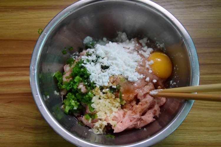 沙茶酱鸡肉丸子步骤4