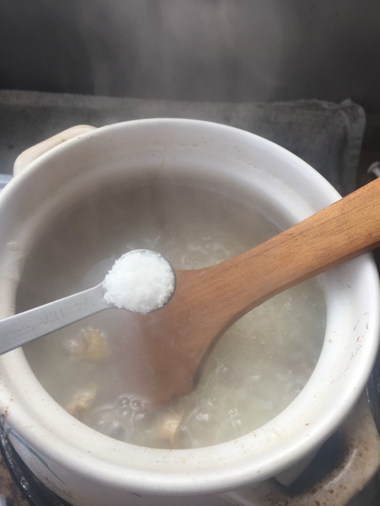 洋葱鸡腿粥步骤11