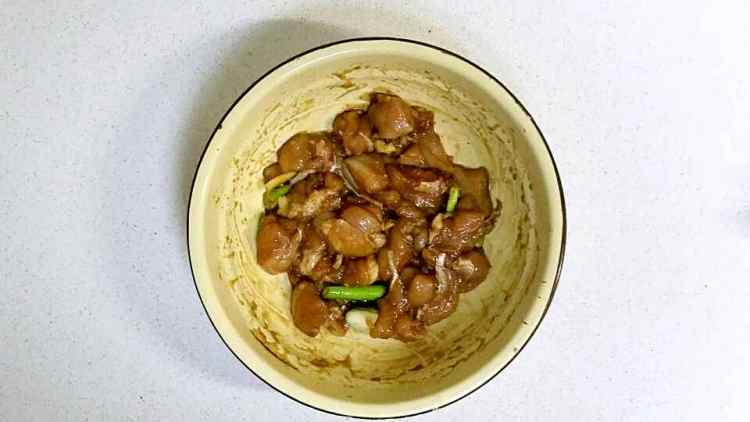 彩椒洋葱烤鸡肉串步骤2