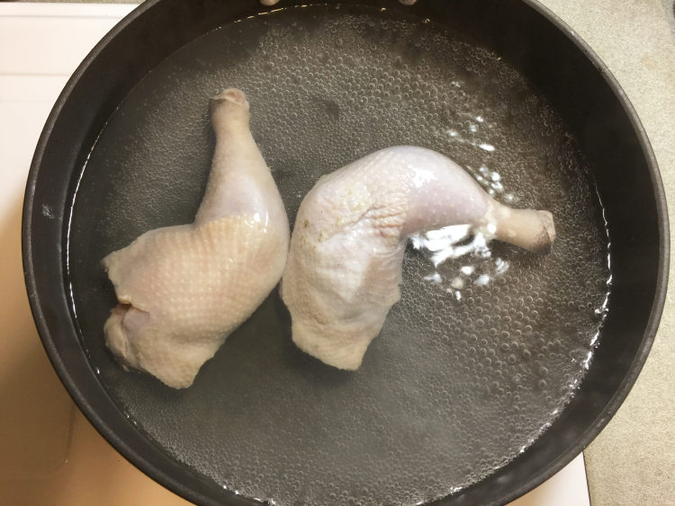 燉蒜头鸡腿汤步骤3