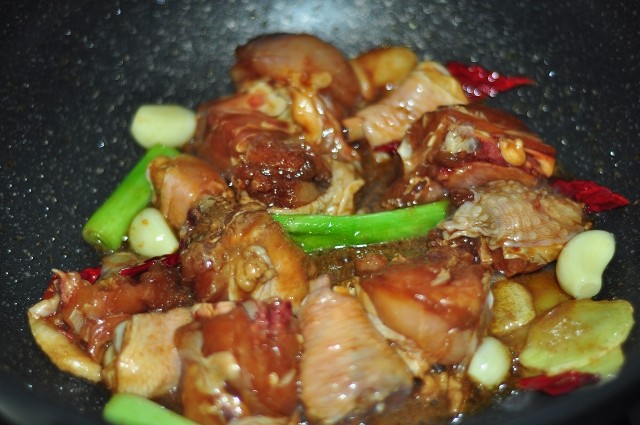 双菇花雕鸡步骤4