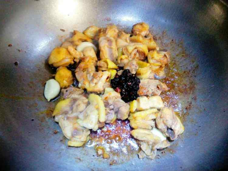 鸡肉炒年糕步骤10