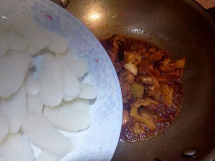 鸡肉炒年糕步骤12