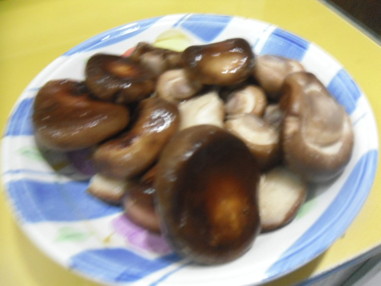 香菇烧鸡块步骤2
