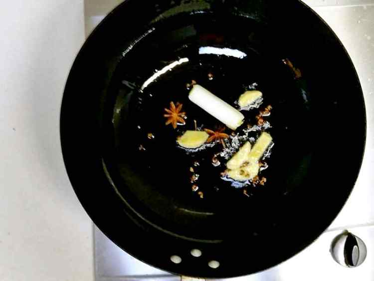 砂锅香菇鸡腿煲步骤3