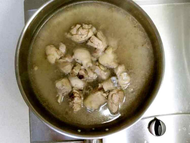 砂锅香菇鸡腿煲步骤2